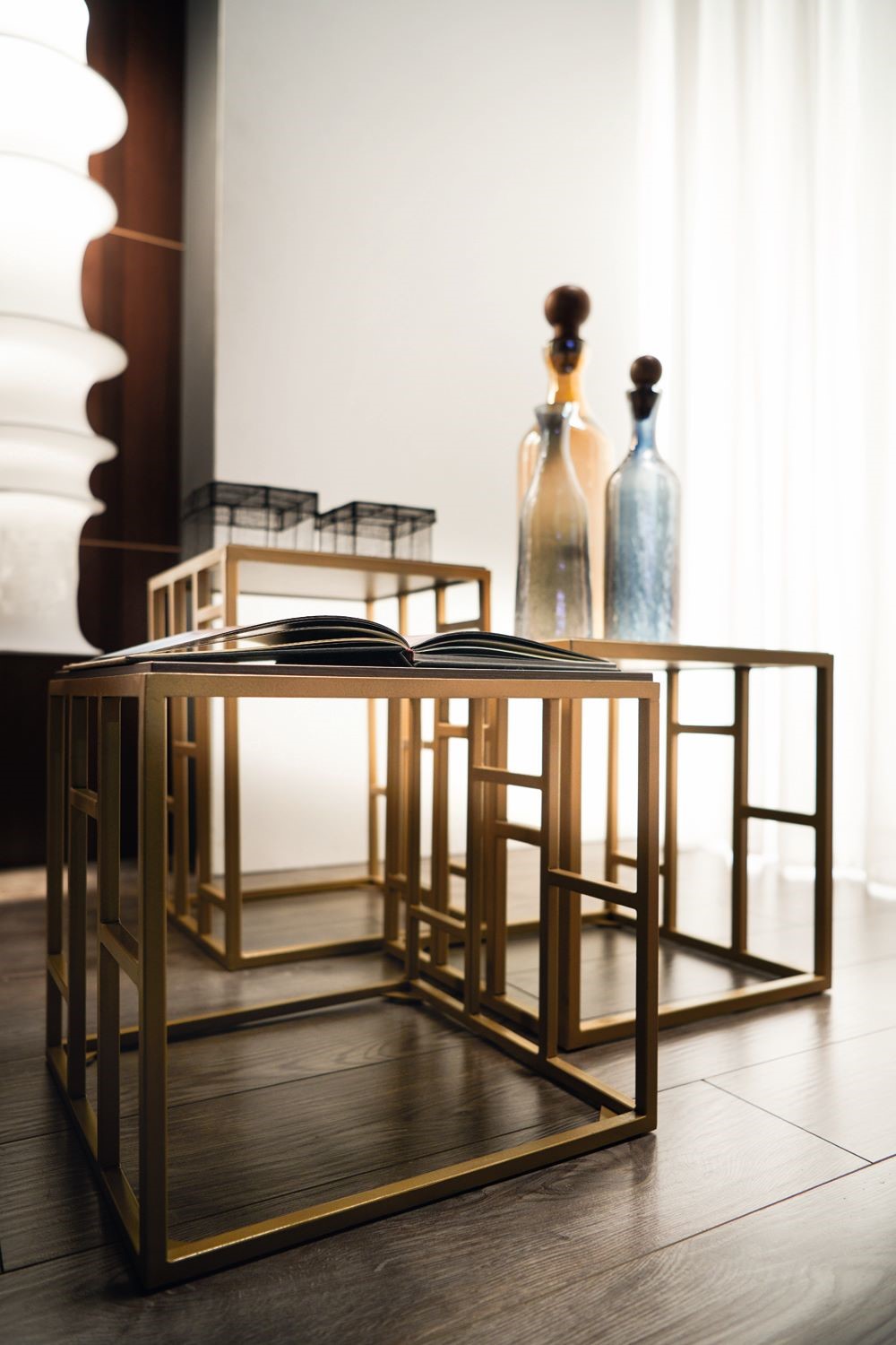 Tavolini da caffè Kvadro con piana in legno o marmo design minimale per il soggiorno moderno, arredamento made in Italy per la casa moderna