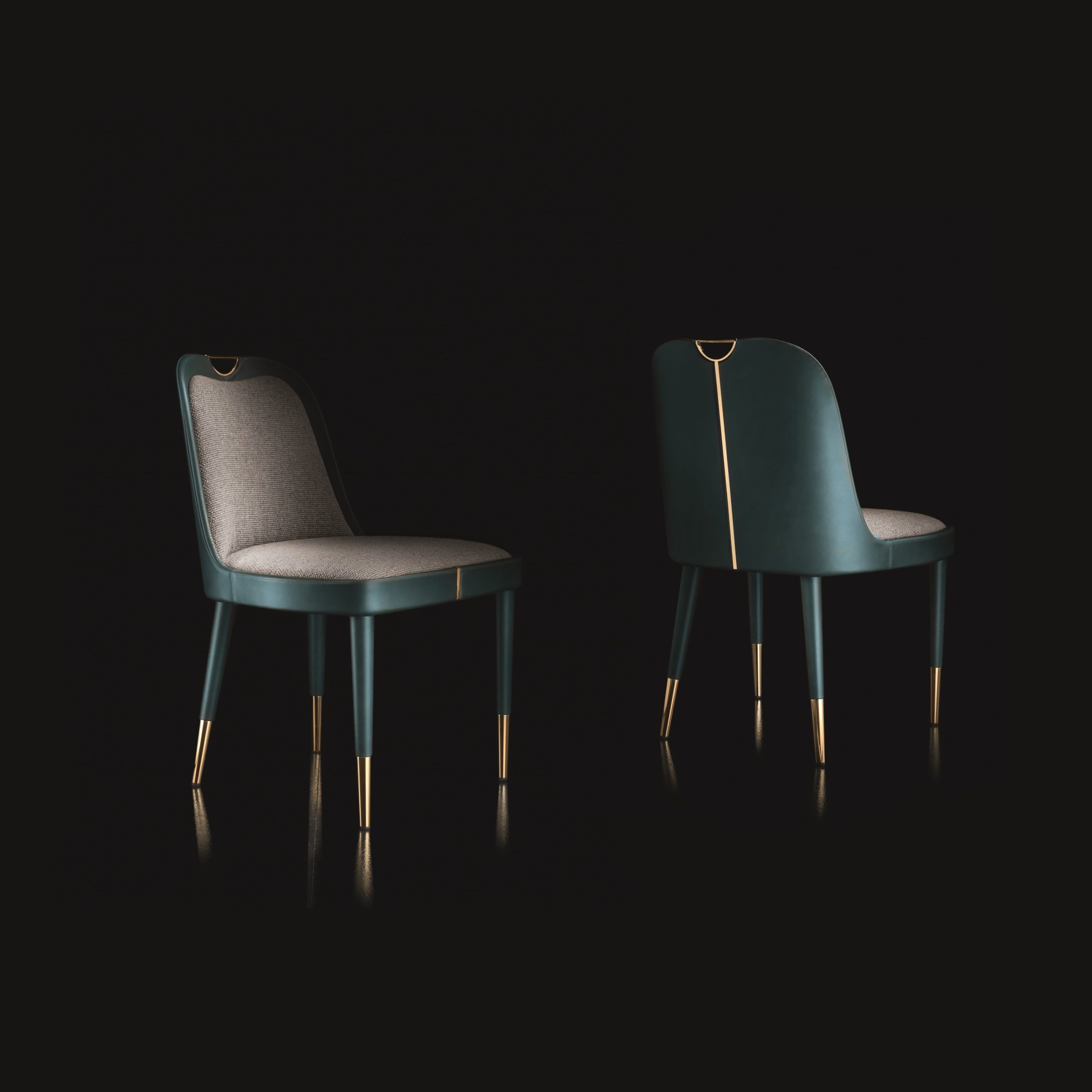 Sedia Iris di Former In Italia, Collezione Rebel. Sedia per tavolo da pranzo con rivestimento in pelle e tessuto, preziosi dettagli in acciaio oro brillante. Design ricercato nei dettagli. Schienale e seduta imbottiti per il massimo comfort