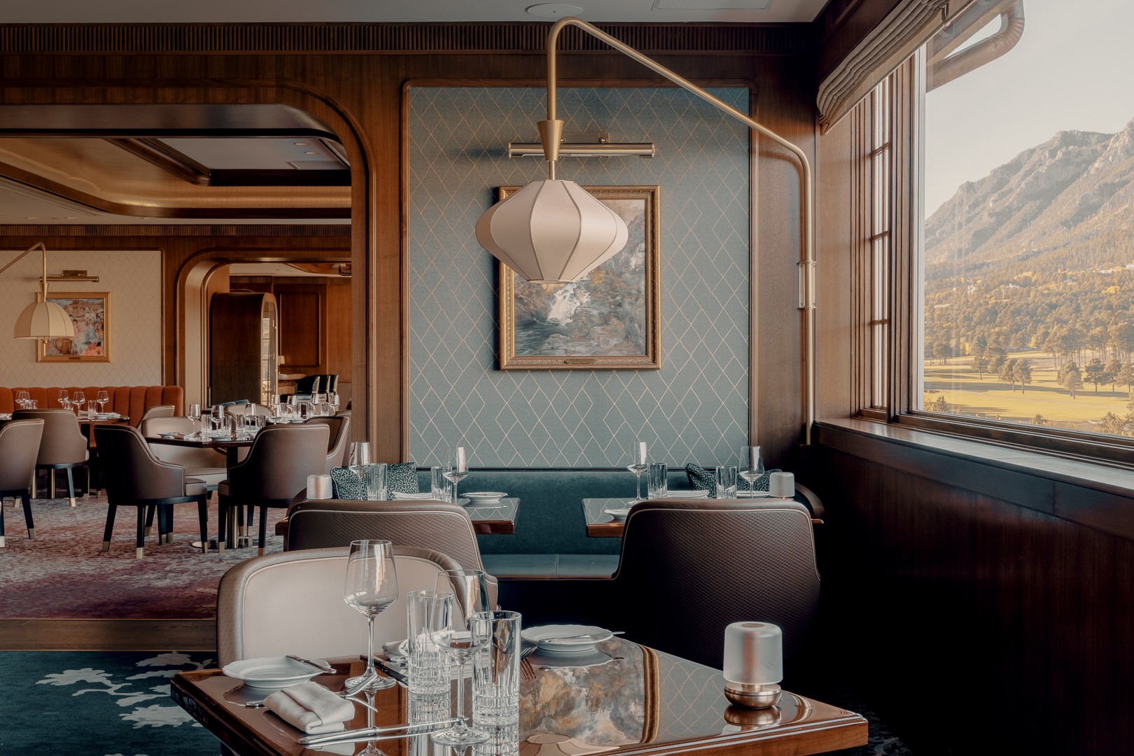 Formerin Italia arredamento bespoke prodotto in-house per the penrose room progetto tihany design